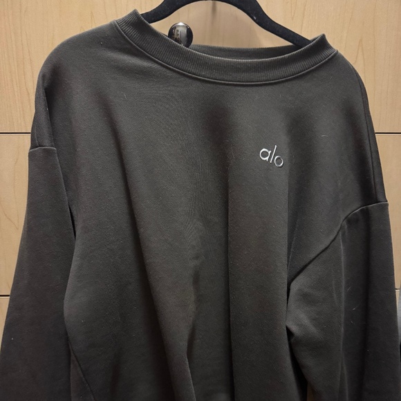 ALO Yoga Tops - Alo Sweatshirt